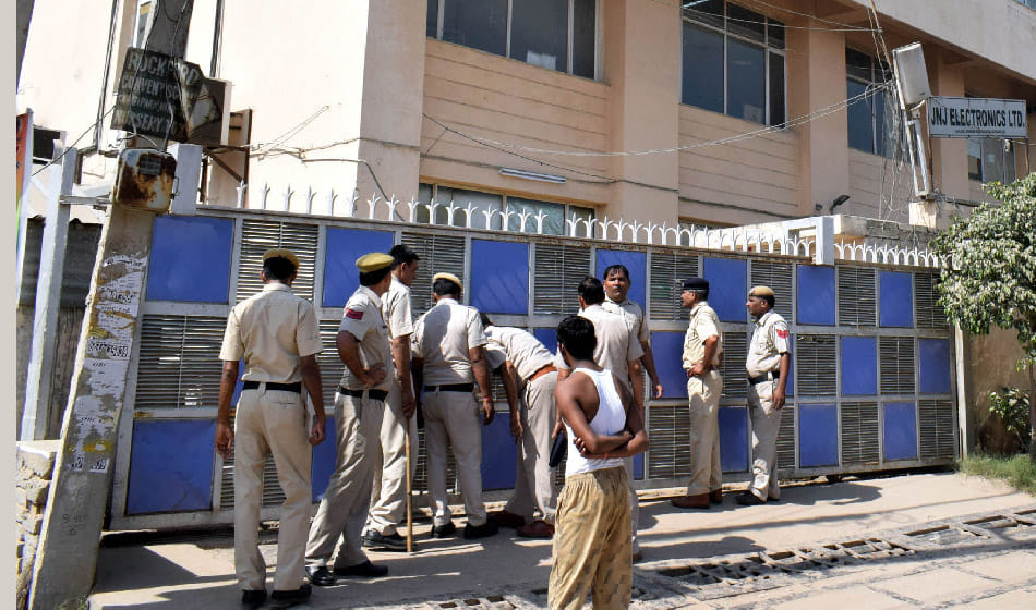 three dead on cleaning sewer in Gurugram many times the information received to the family