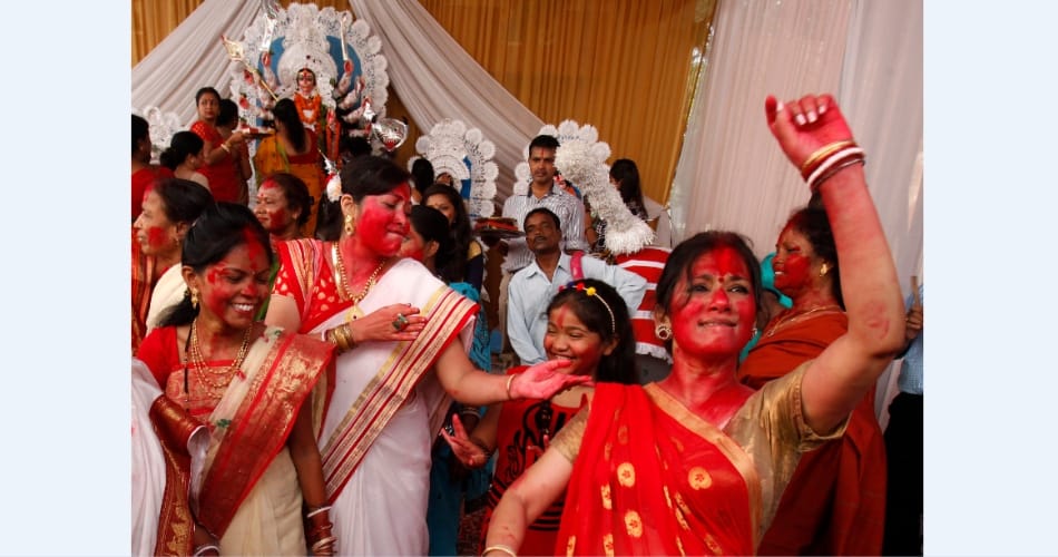 Beautiful photos of ‘Sindoor Khela’ celebrations in Chandigarh