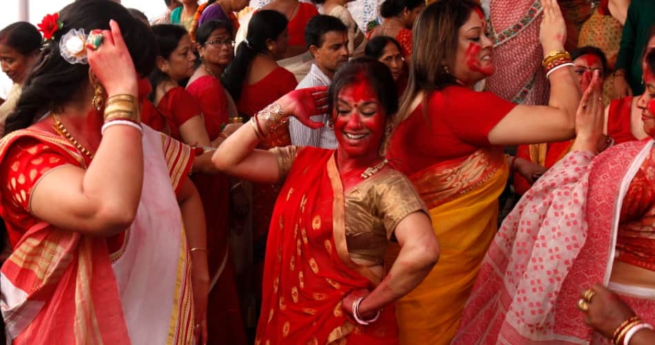 Durga Puja 2022 Know the importance and History of Sindoor Khela on Vijay dashami in Hindi