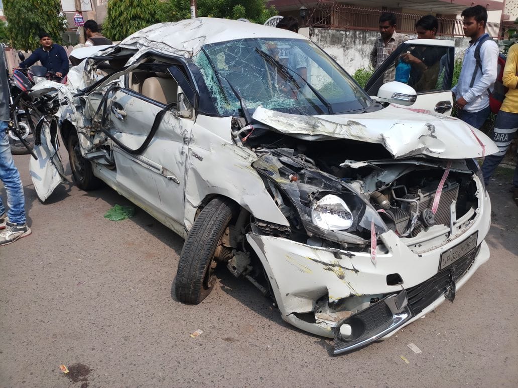 Accident in aliganj in Lucknow.