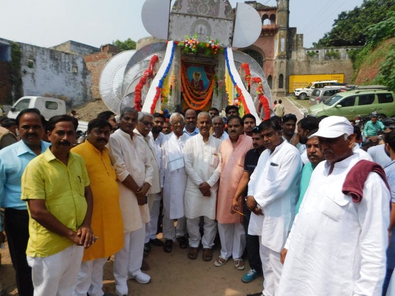 धूमधाम से निकाली गई महाराज तेजसिंह की शोभायात्रा
