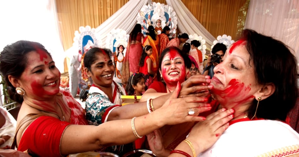 Beautiful photos of ‘Sindoor Khela’ celebrations in Chandigarh