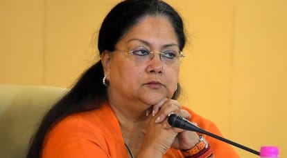 stone pelting at minster of rajasthan government car