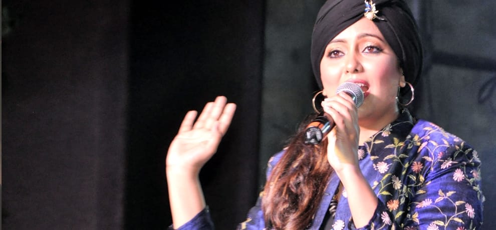 playback singer harshdeep kaur in kullu dussehra