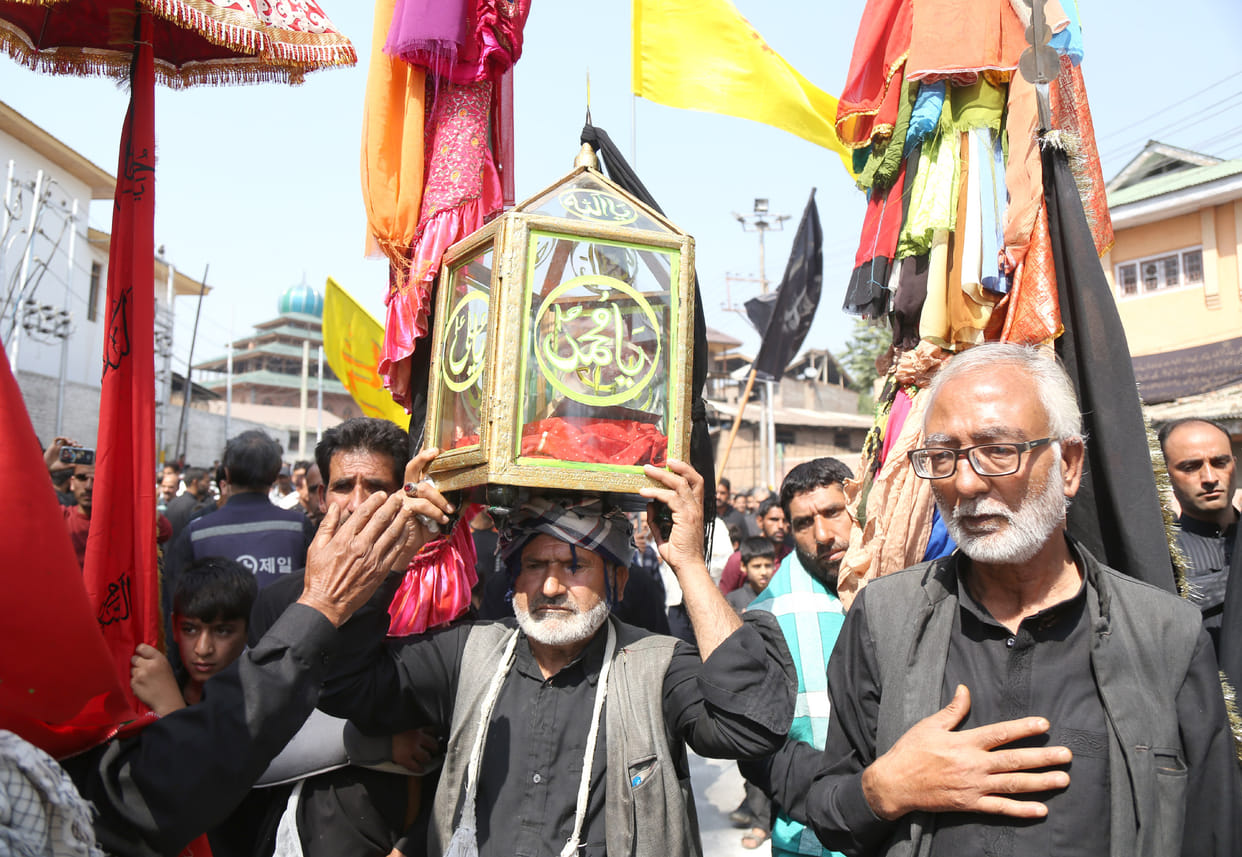 muharram rally in kashmir under yhe local police