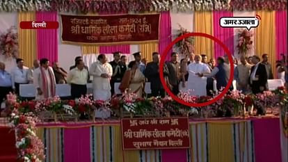 DELHI PM MODI BROKEN BOW ARROW IN LAL QILA MAIDAN NEW DELHI