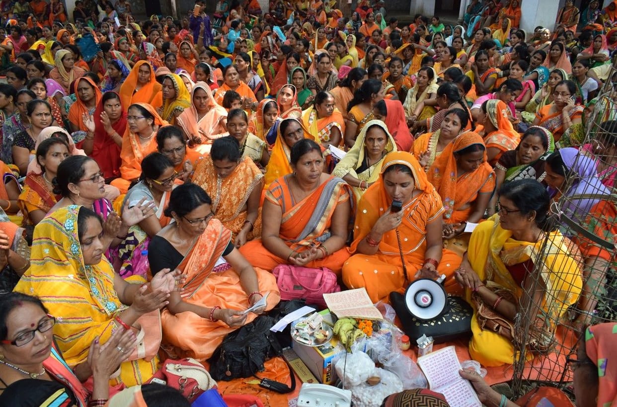 आंगनबाड़ी कार्यकर्ताओं ने भगवा वस्त्र में किया बुद्धि शुद्धि यज्ञ