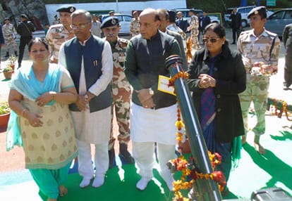 rajnath singh celebrate dussehra in india china border