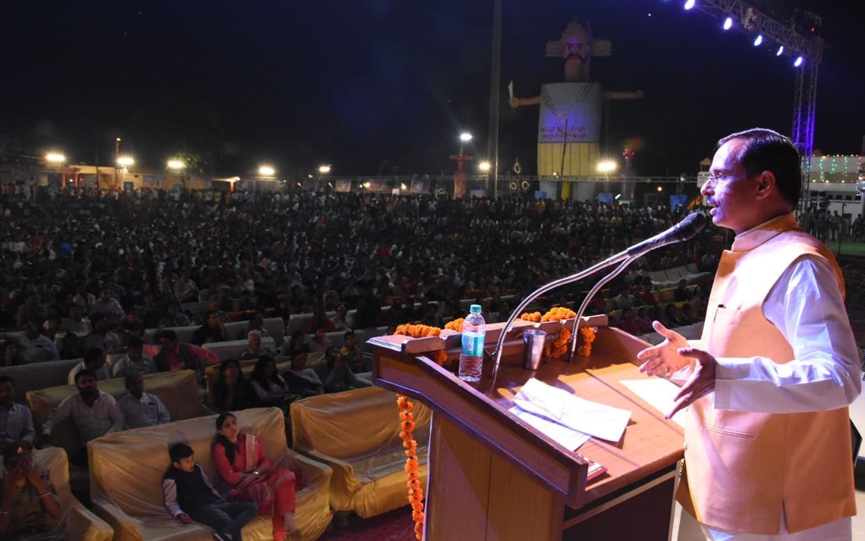 dinesh sharma and governor ram naik in ramleela.