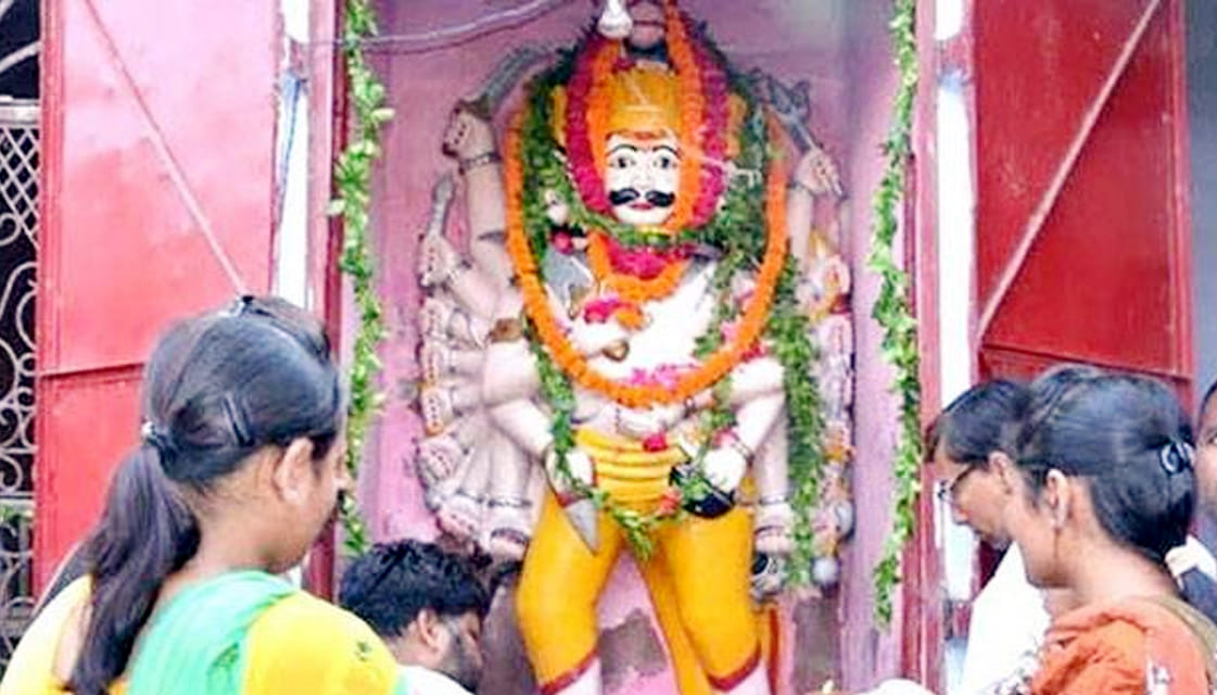 unique temple sits mahashivbkt Ravana find yellow wreath blessing