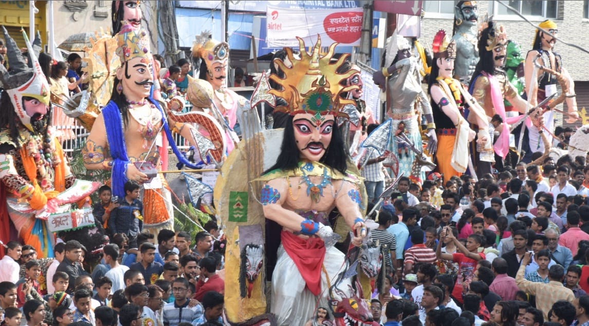 The entire city was full of ravana family idols