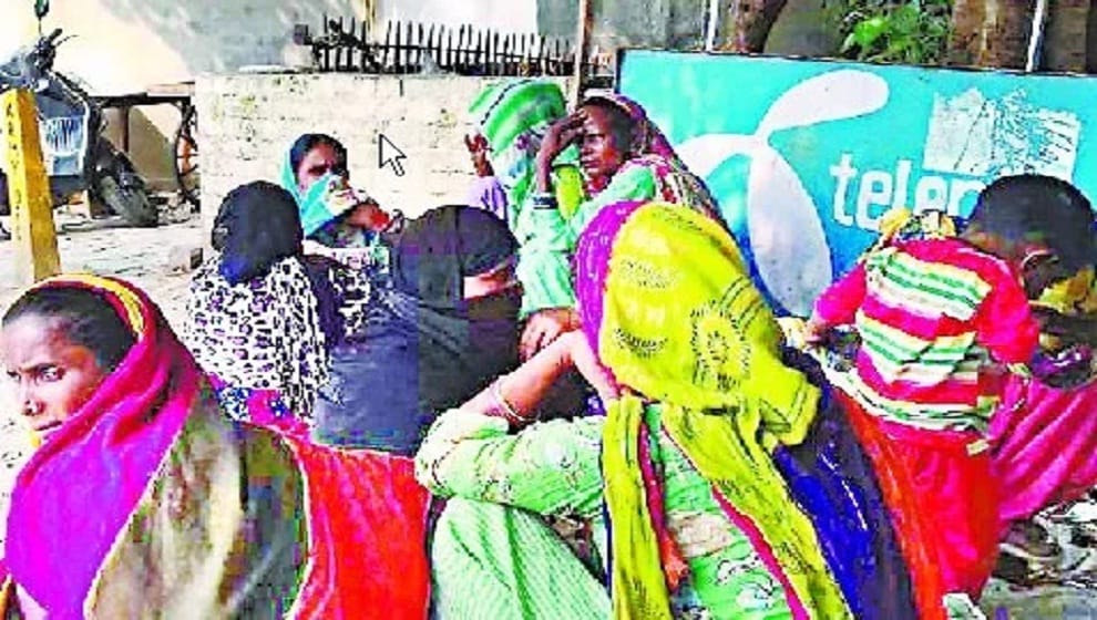Bareilly Police arrested many women's & teenage students in search of thieves