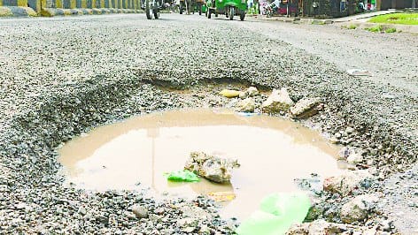 Municipal corporation's work is also broken, roads are broken