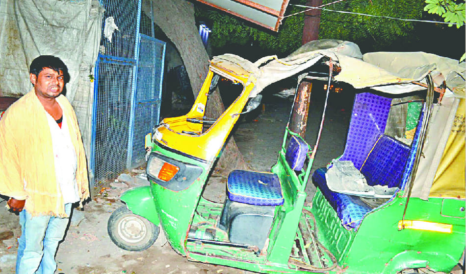 This bloody car ran on the road as death in ghaziabad