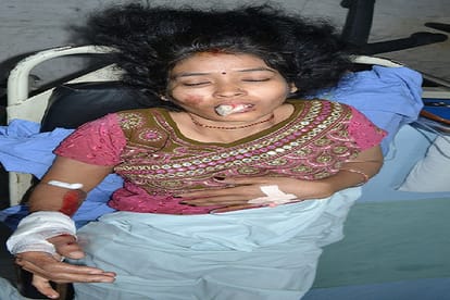 Unbalanced car Crushed 12 people, one died, 11 injured in ghaziabad