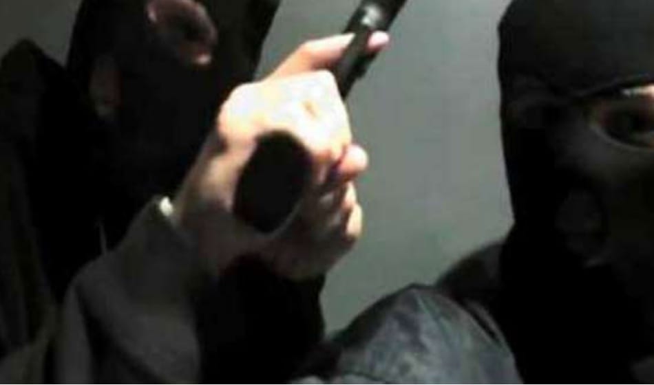looted car with the owner on the gun point at faridabad