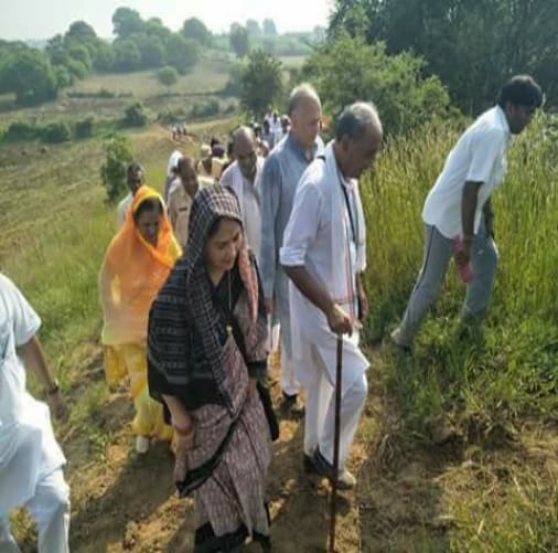 Congress leader Digvijay Singh started six month journey Narmada Parikrama with wife Amrita Rai