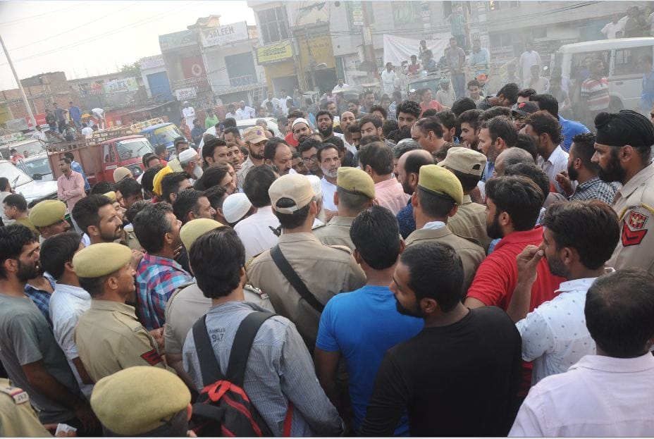 fightingh between Two communities in jammu and kashmir