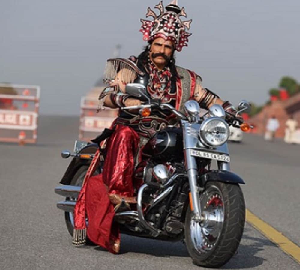 Bollywood actor Muskesh Rishi fined by Delhi police for not wearing helmet on Dussehra