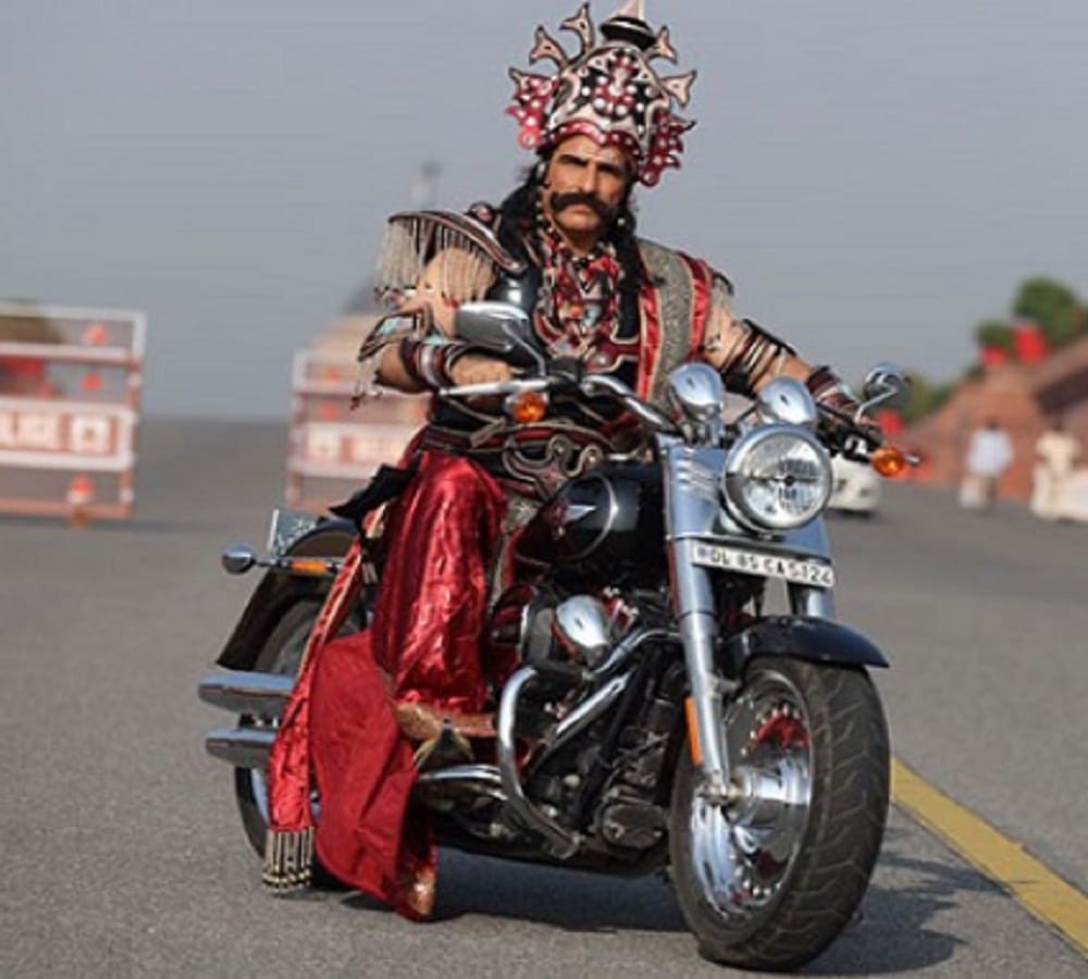 Bollywood actor Muskesh Rishi fined by Delhi police for not wearing helmet on Dussehra