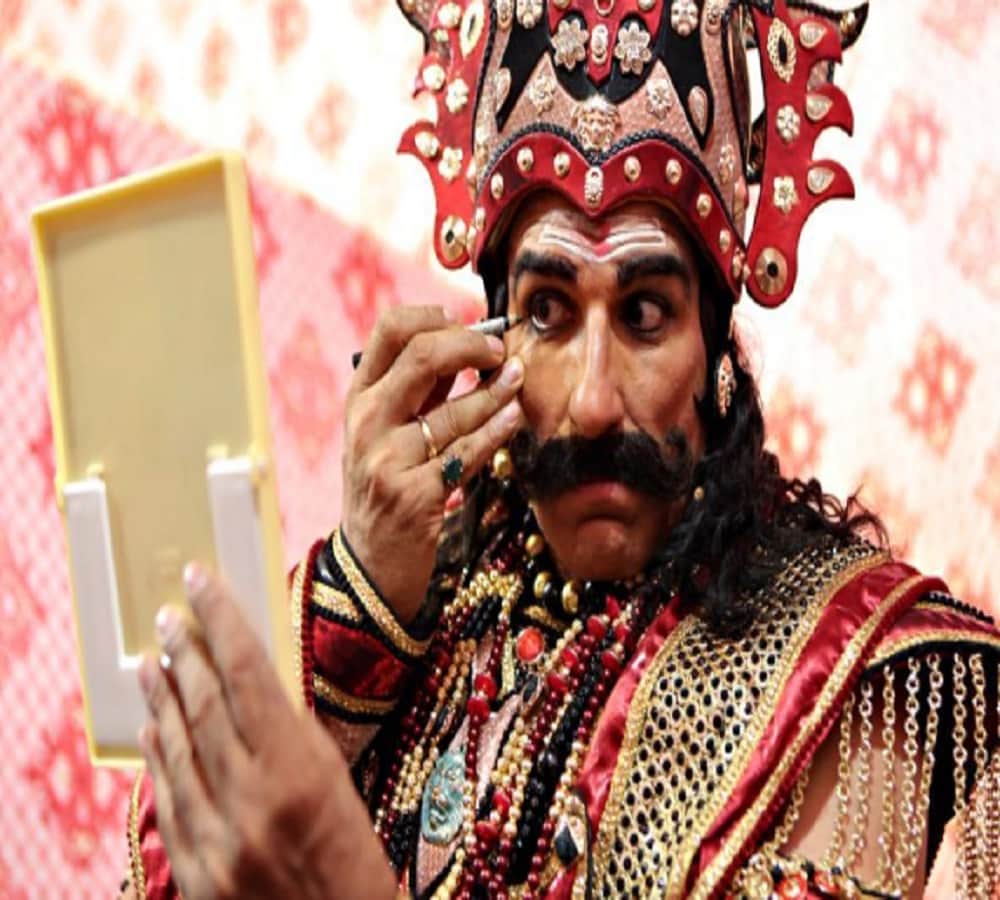 Bollywood actor Muskesh Rishi fined by Delhi police for not wearing helmet on Dussehra