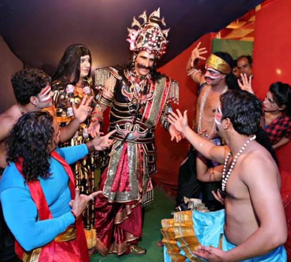 Bollywood actor Muskesh Rishi fined by Delhi police for not wearing helmet on Dussehra