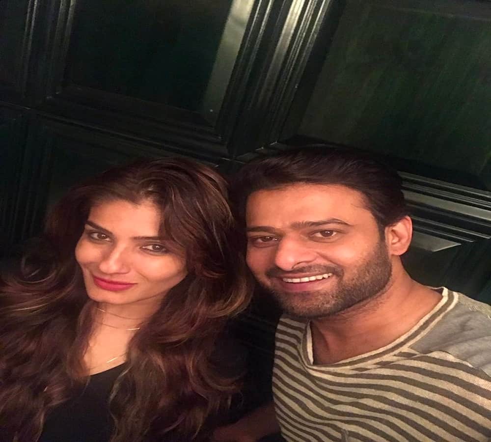 raveen tondon shares a pic on instagaram with bahubali staracast