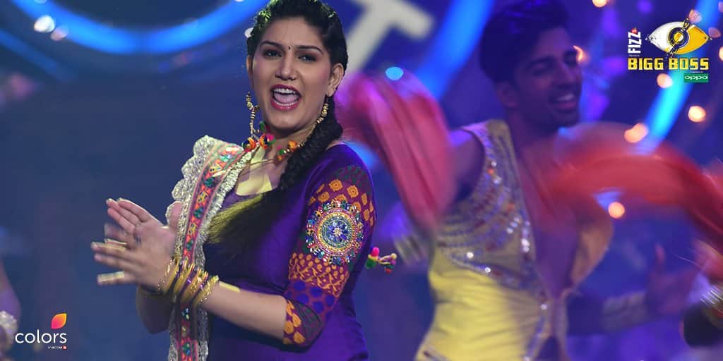 sapna chaudhary first love stage performance, chandigarh