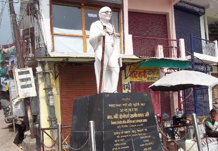 Bapu's statue unveiled