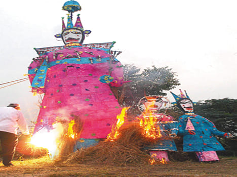 Rama burns with the arrow of Ram and burns Ravana