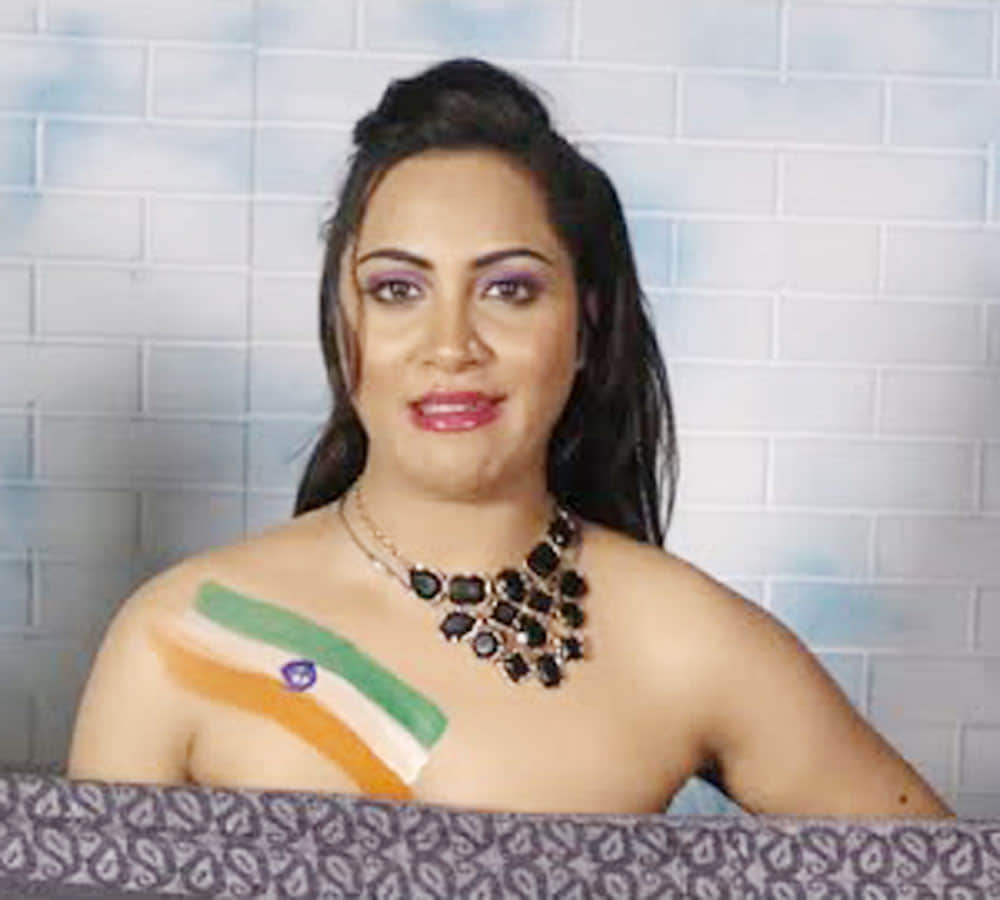 Arshi Khan has over 10 CRIMINAL cases against her and get married 50 year old man