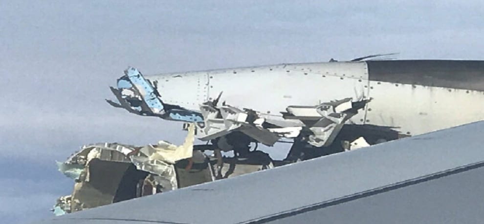 air france plane Engine broken, emergency landing in canada 