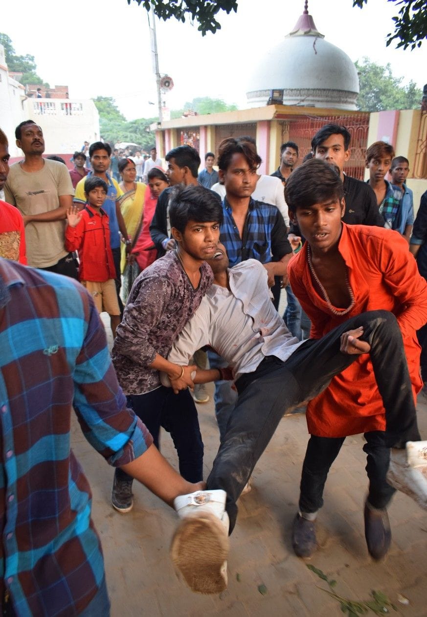 चाकू के हमलों में चार घायल
