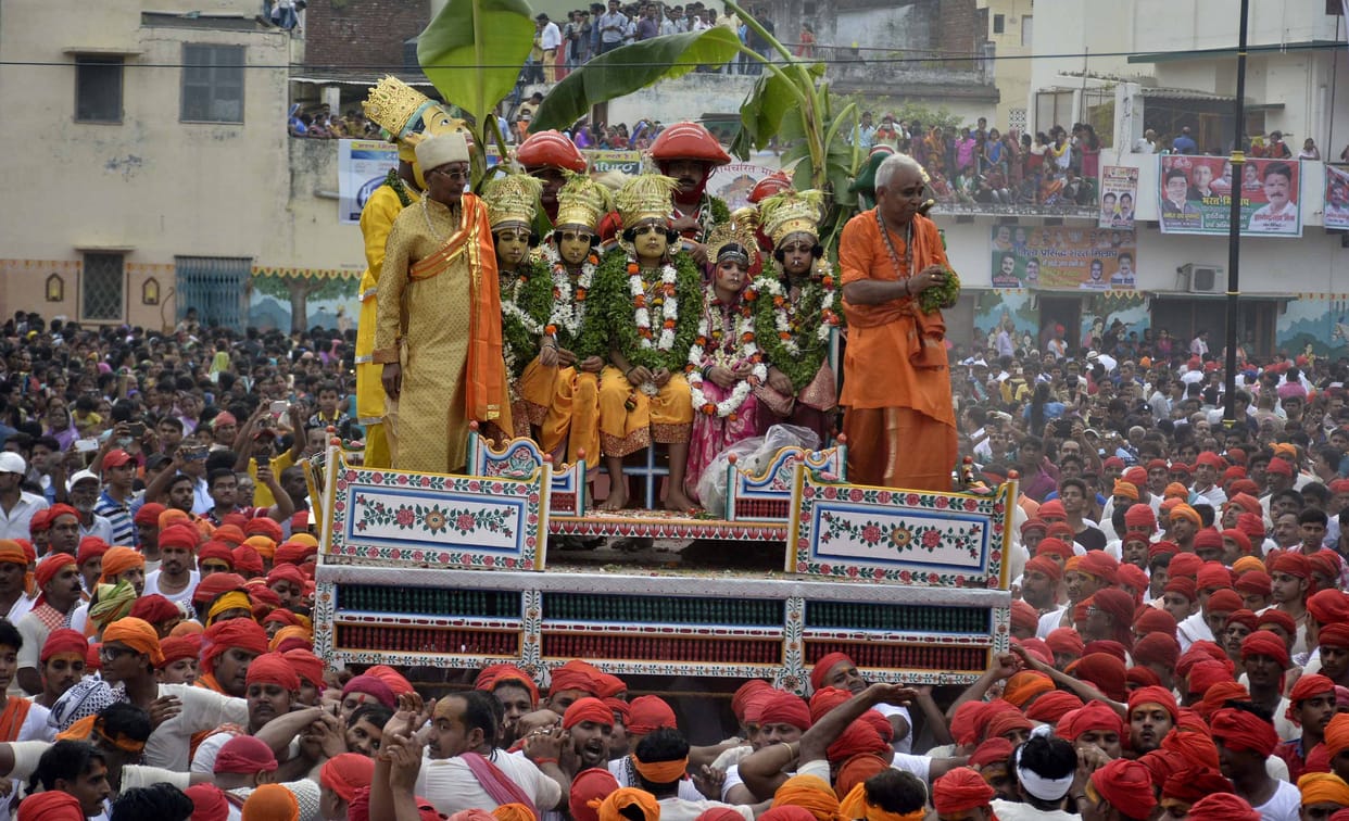 devotees become emotional to see bharat milap