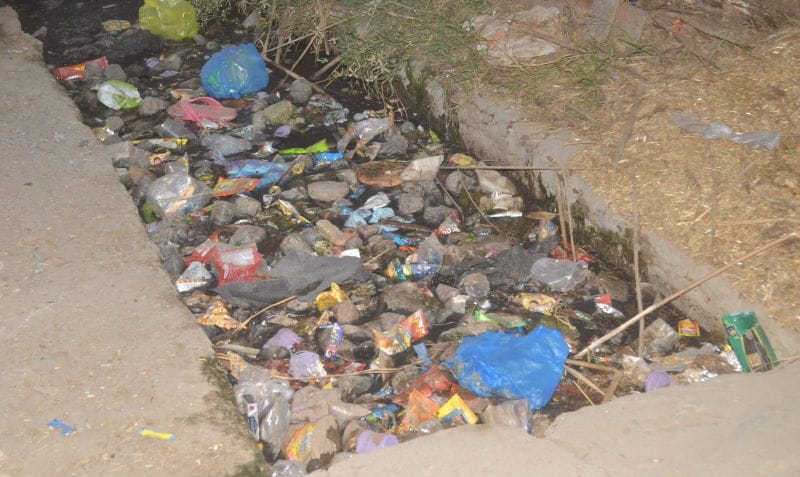 शहर अभी गंदा है, बापू हम शर्मिंदा हैं