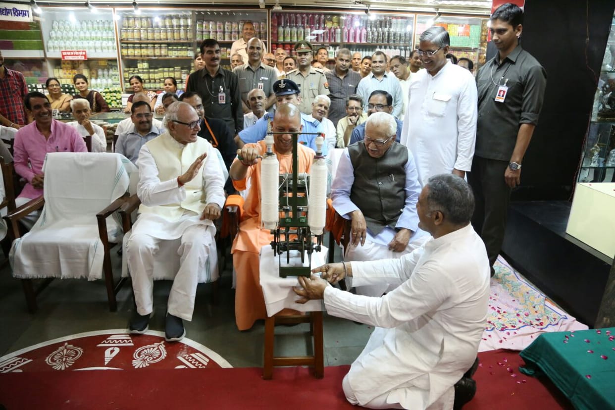 cm yogi and governer pay tribute to mahatma gandi and lal bahadur shashtri