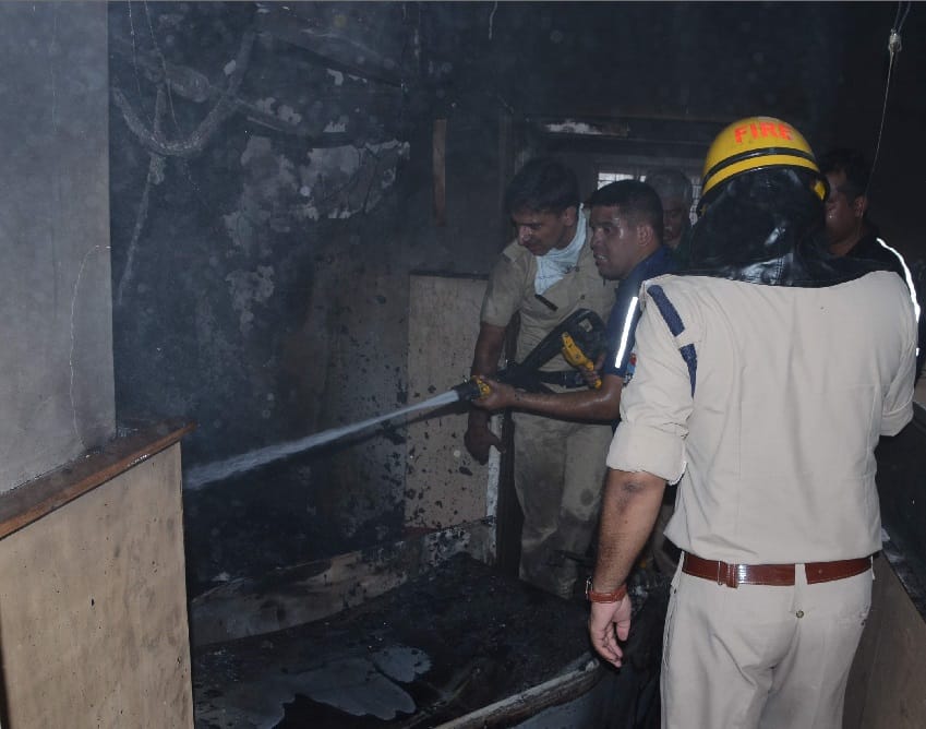 Fire in allahabad bank dehradun ghantaghar