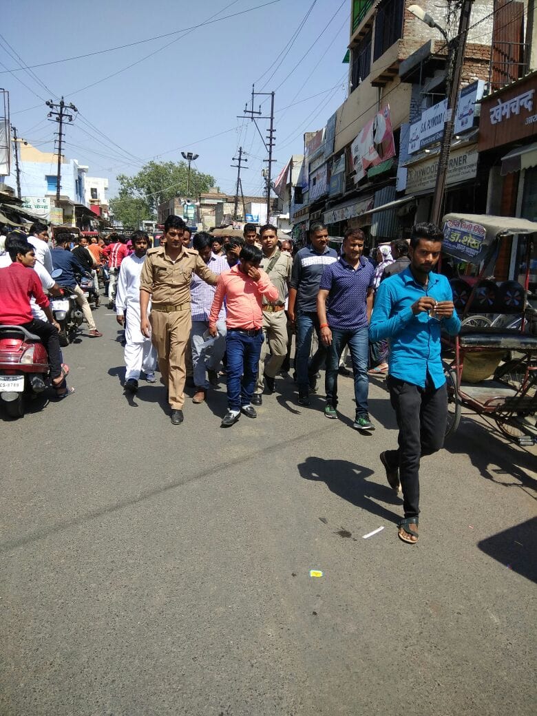 raid on bjp leader guest house in agra