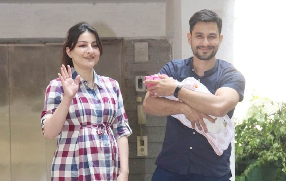 First Picture of Soha Ali Khan And Kunal Kemmu‏ Daughter Inaaya Naumi Kemmu