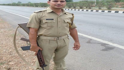rajasthan police constable shot his wife and then committed suicide in udaipur
