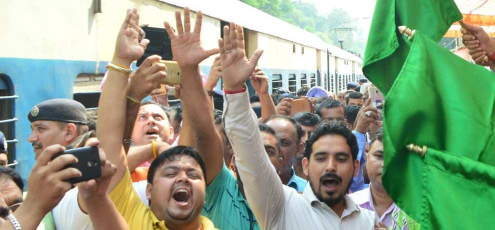 himachal una amb indora train flag off