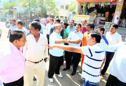  A rage on the street from the pothole, the warning of jam
