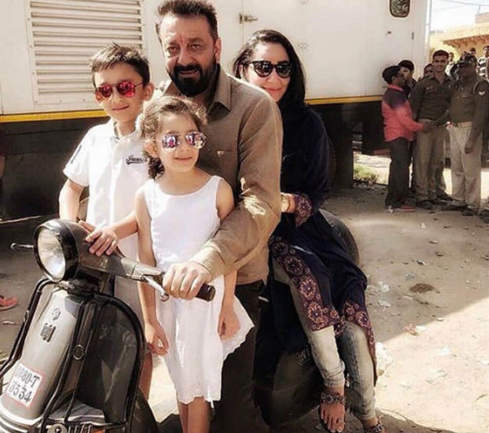 sanjay dutt played badminton with children on the set