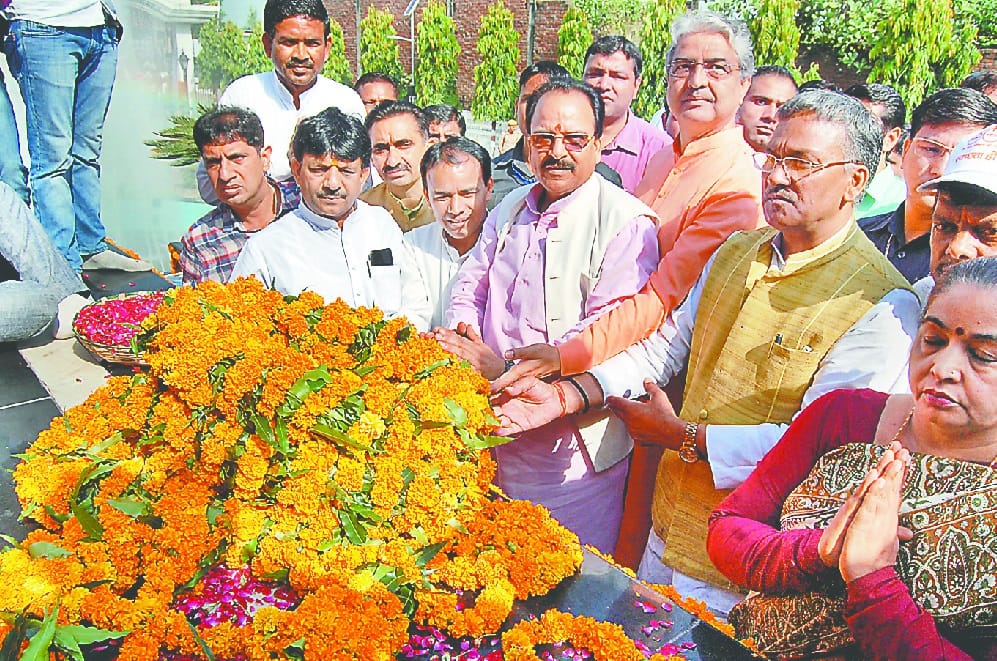 Tribute to martyrs in aandolan rampur tiraha firing case 