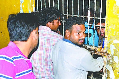 Despite the ban on Gandhi Jayanti, a lot of liquor sold