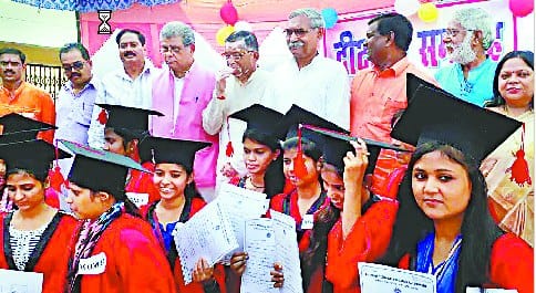 Eight hundred students receive certificate in convocation