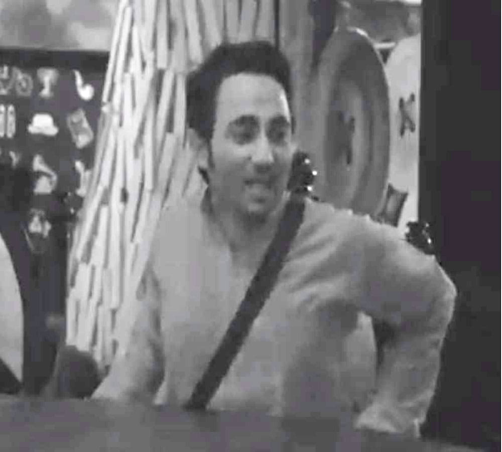 bigg boss first day sapna chaudhary fight with zubair khan