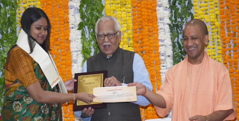 CM Yogi honored these officers, will be defecate by 2019
