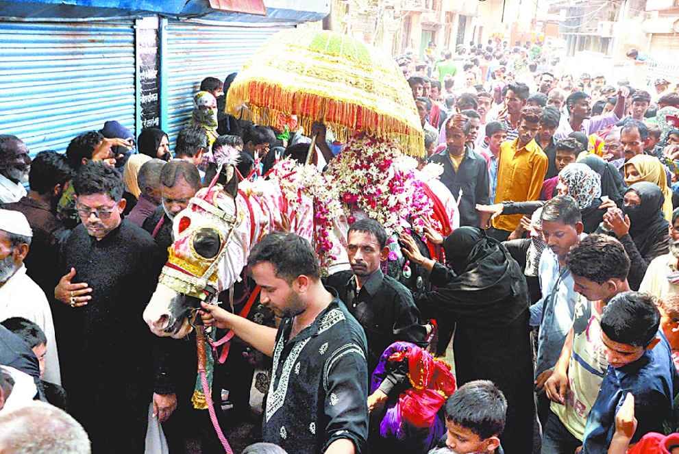 Even with the procession of Tajiya clashed, half a dozen injured