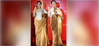 singer asha bhosle statue madame tussauds museum in delhi 